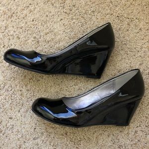 Black patent leather wedges